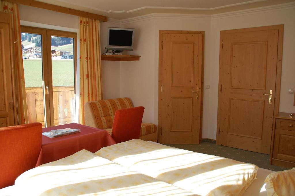 Pension Ederhof Йохберг Стая снимка